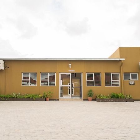 Ekamuti Town Lodge Oniihandi Екстер'єр фото