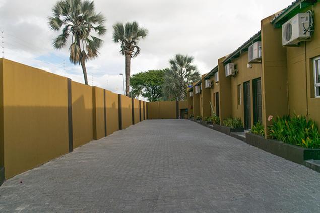 Ekamuti Town Lodge Oniihandi Екстер'єр фото