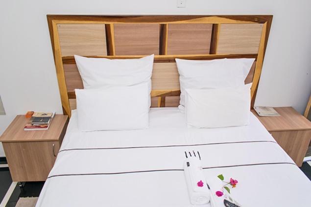 Ekamuti Town Lodge Oniihandi Екстер'єр фото